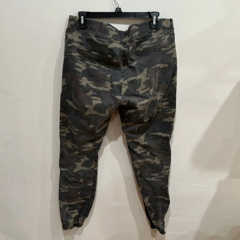 Women’s VIP Camouflage Faded Jogger Pants Size 15/16 Green Fits Like Large - Picture 4 of 4